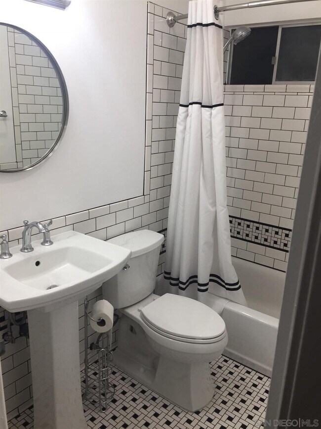 Foto del edificio - 1645 Emerald St