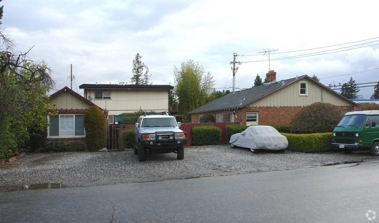 Building Photo - 840 Mountain View Ave
