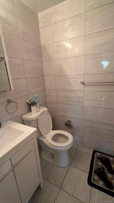 Foto del edificio - 93-17 Lamont Ave