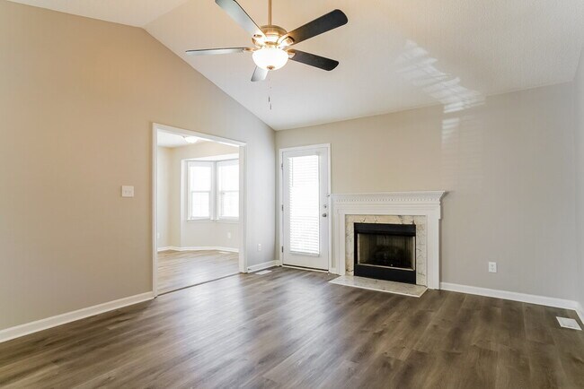 Foto del edificio - 1432 Smokey Mountain Dr