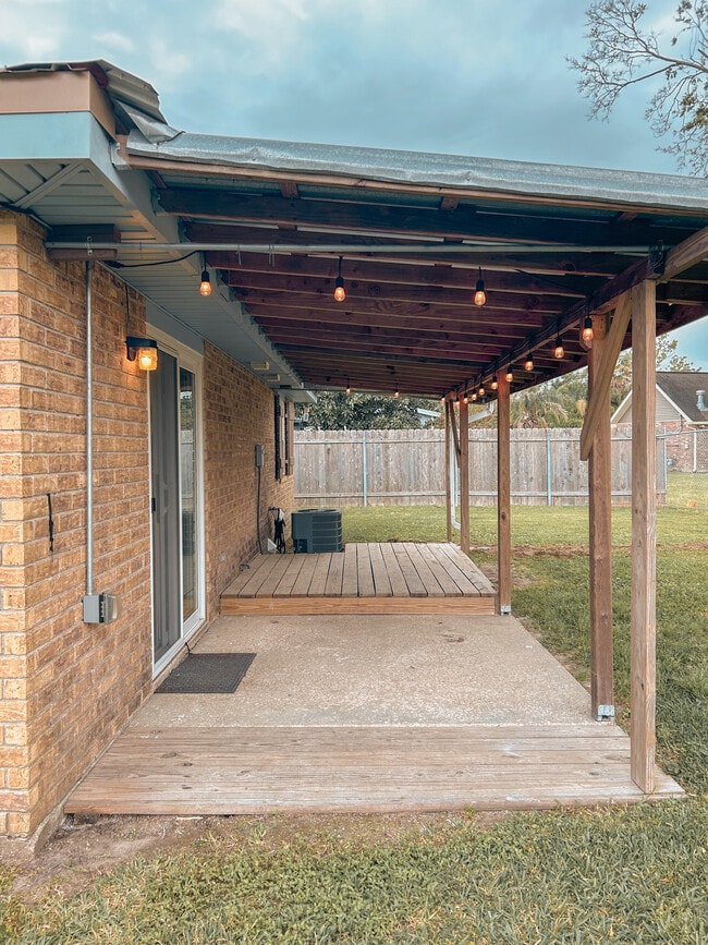 Building Photo - 2704 Sieglinde Ct