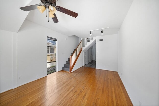 Building Photo - 518 Hawthorne St