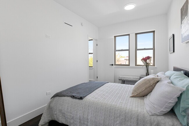 Foto del edificio - 1555 W Hollywood Ave