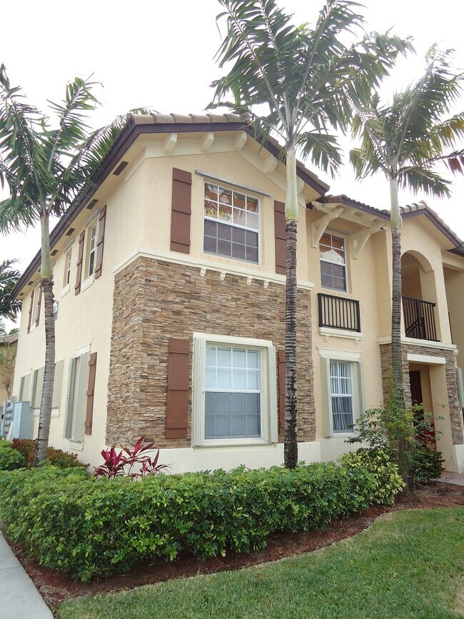 Foto del edificio - 3320 NE 13th Circle Dr