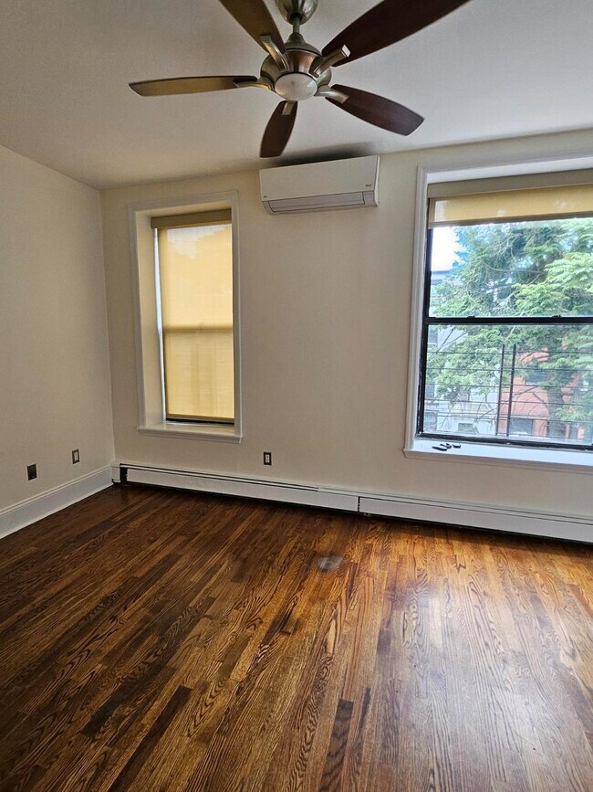 Building Photo - Bedford Stuyvesant