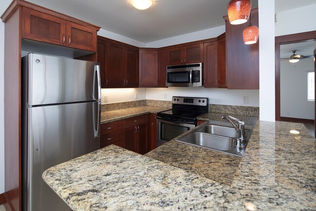 Foto del edificio - OPEN HOUSE: 11/22 11:30am-12:30pm ~ Point Loma 1BR with Washer/Dryer and Parking!