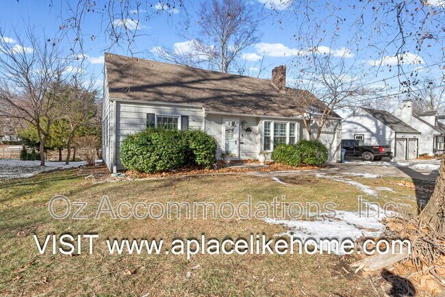 Building Photo - 7404 Village Dr