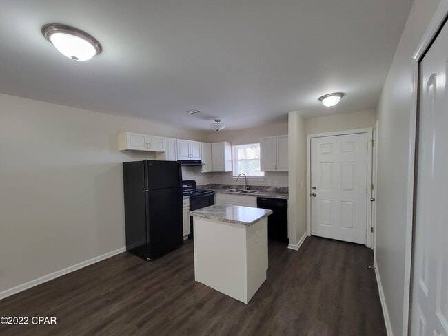 Foto del edificio - 5820 Hickory St