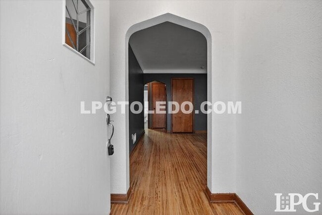 Building Photo - 667 Caswell Ave