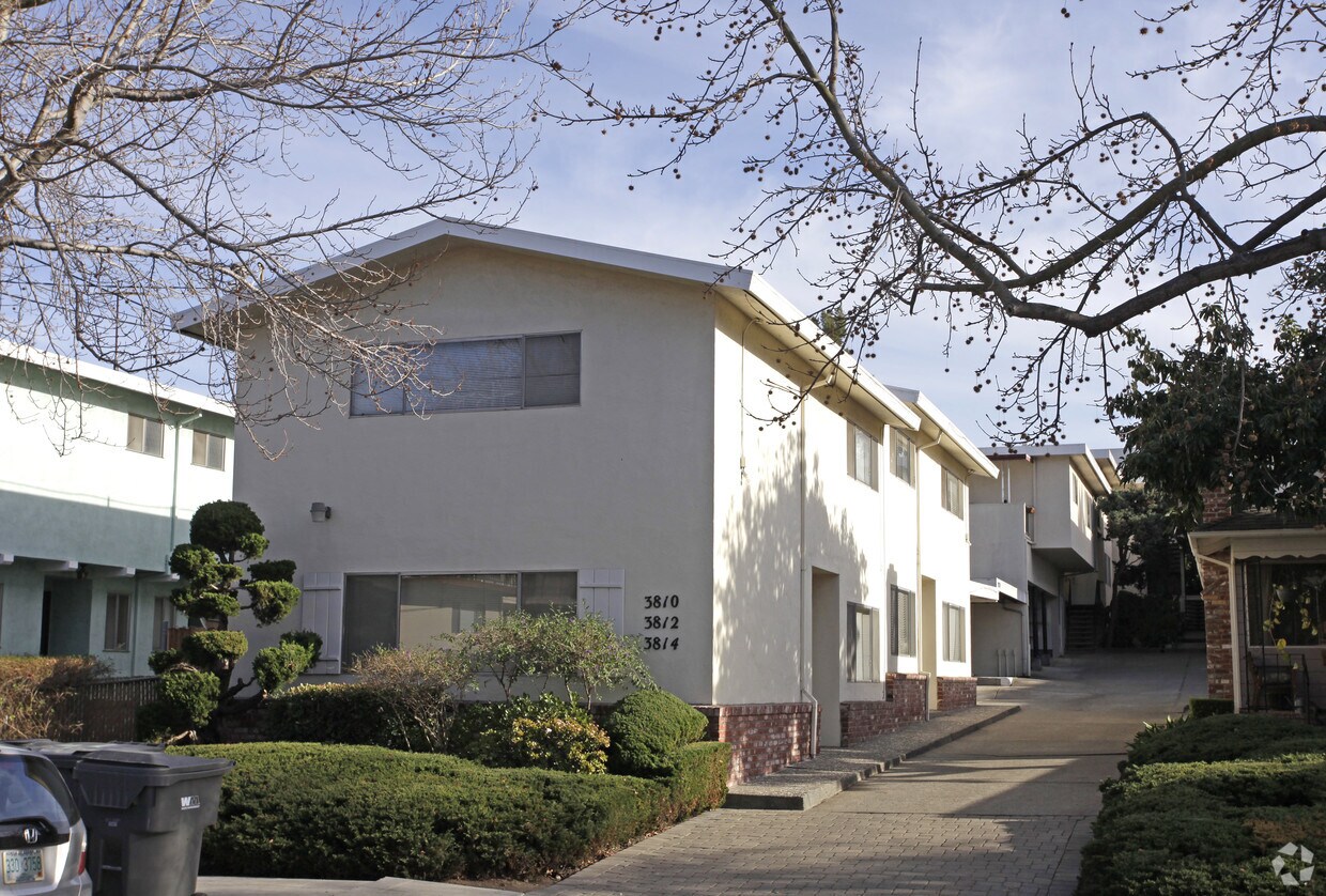 Primary Photo - 3810-3814 Maybelle Ave