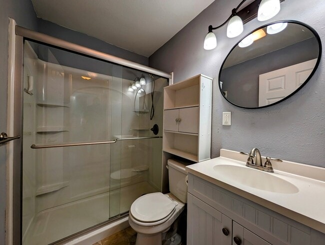 Building Photo - 1302 W Robinson St