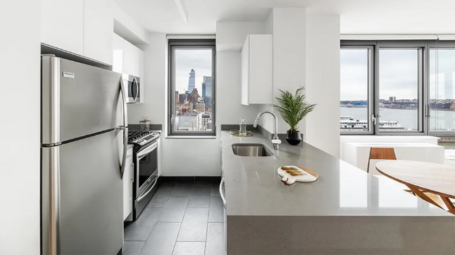 Building Photo - 606 W 57th St