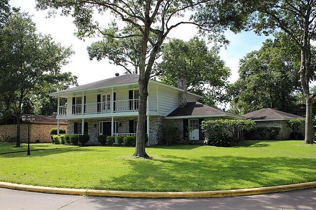 Building Photo - 347 Forest Lake Dr