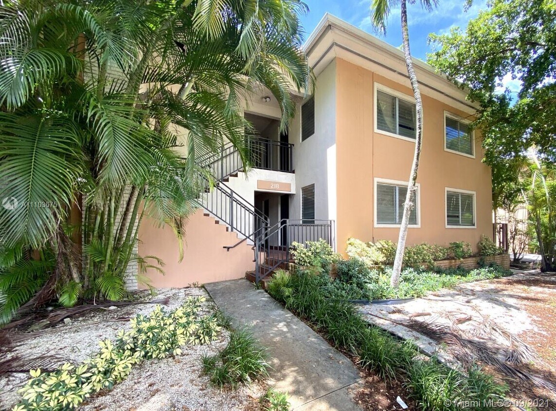 Primary Photo - 218 Santillane Ave