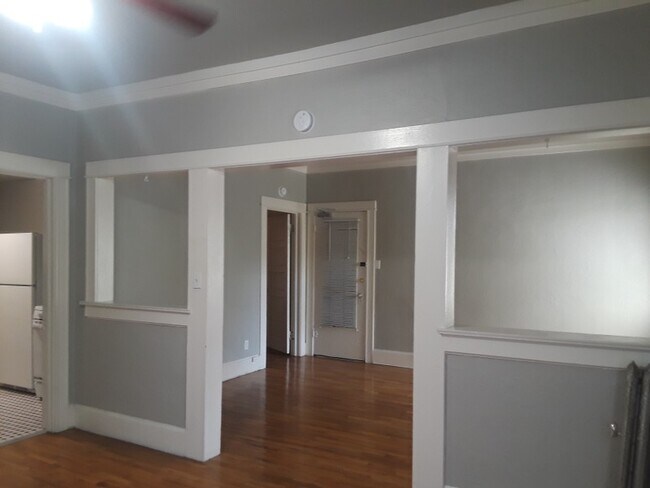 Building Photo - 880 E 100 S