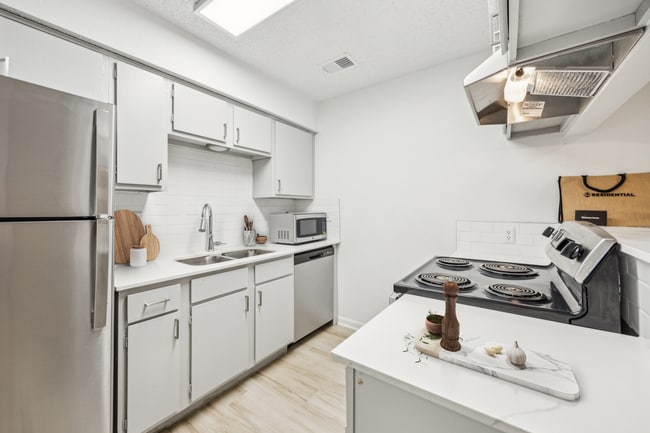 Building Photo - Falltree Apartments