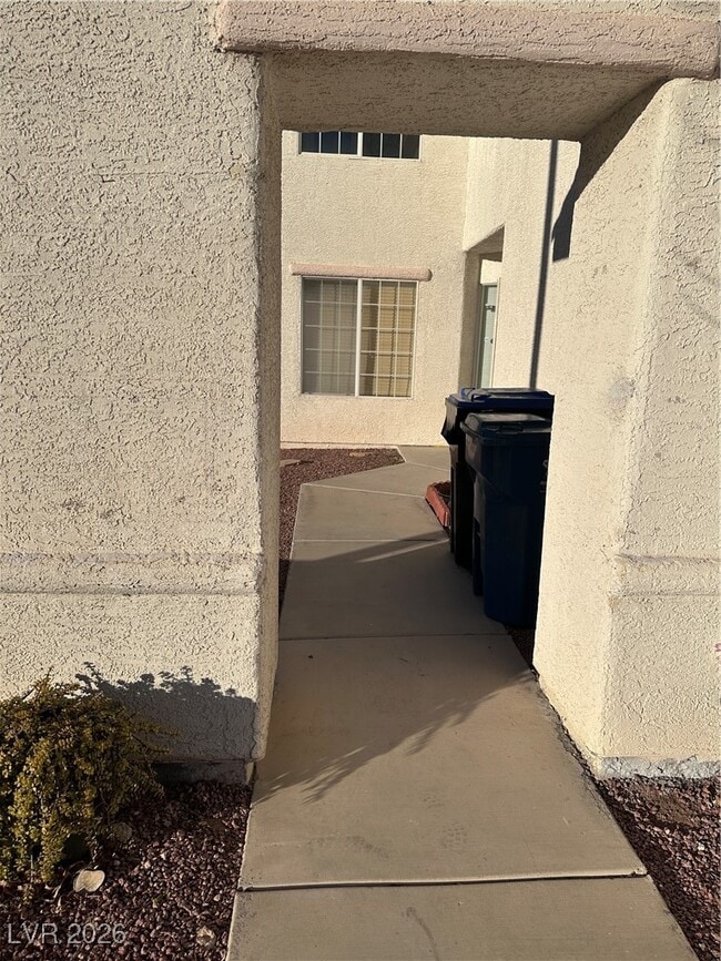 Foto del edificio - 7732 Donald Nelson Ave