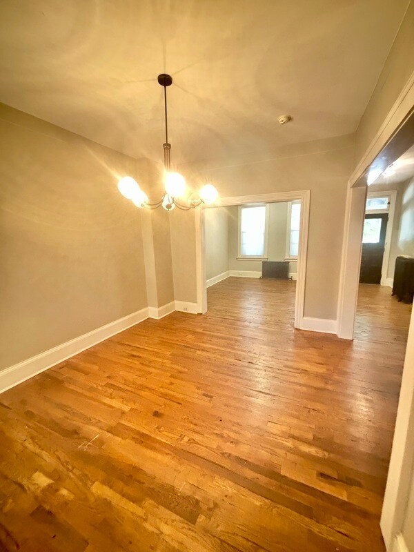 Foto del edificio - 213 E Ross St