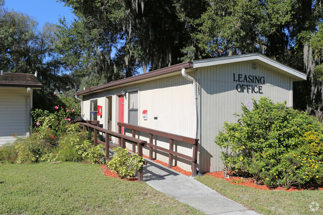 Building Photo - Oakwood Manor Apartments