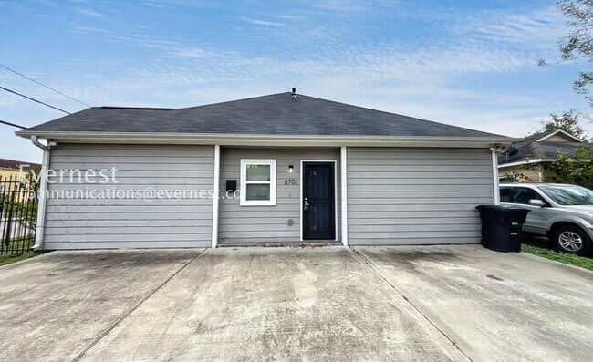 Foto del edificio - 6701 Paris St