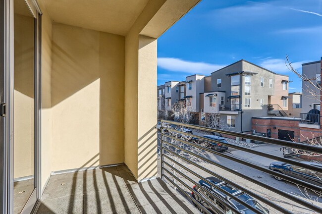 Foto del edificio - BRIGHT MODERN 1BR/1BA CONDO in NORTH BOULD...