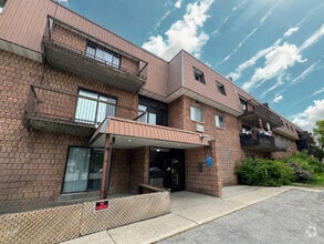 Building Photo - Carling Pointe Apartments