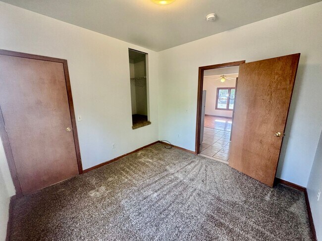 Building Photo - 304