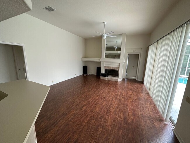 Foto del edificio - EXECUTIVE 4/3/3 POOL HOME ON GOLF COURSE G...