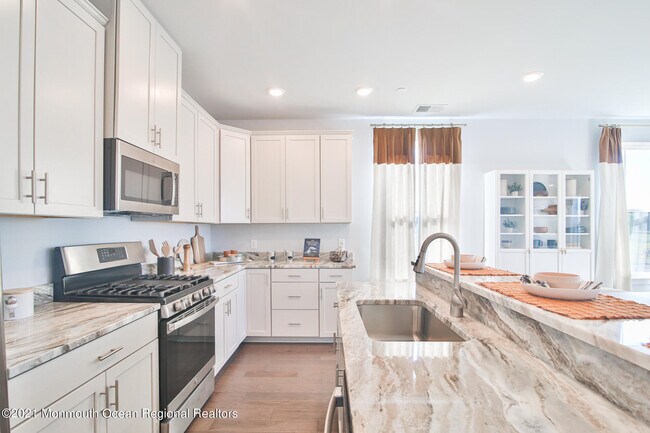 Foto del edificio - 4 Midway Rd N