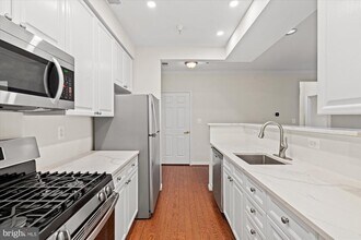 Building Photo - 5120 Donovan Dr