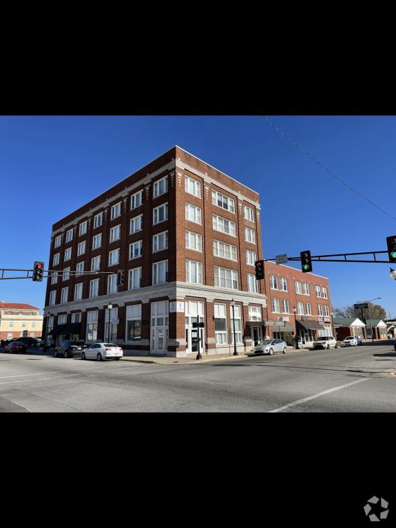 Building Photo - 103 E Central Ave