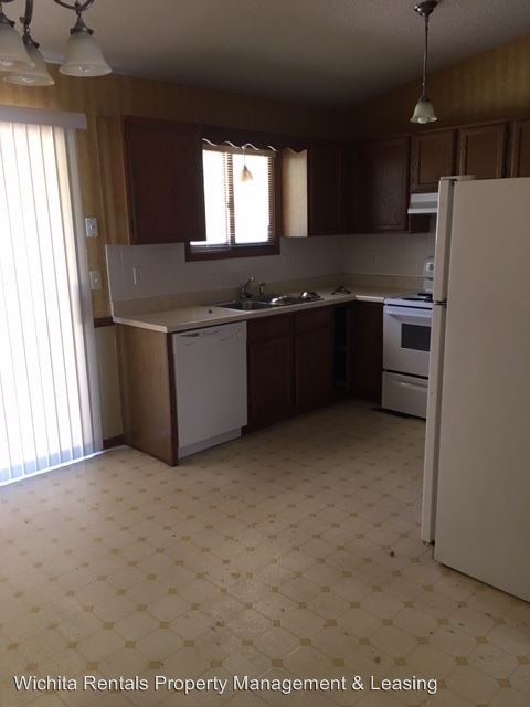 Building Photo - 141 S Lark Ln