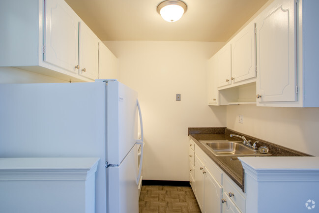 Kitchen - East Browning Apartments