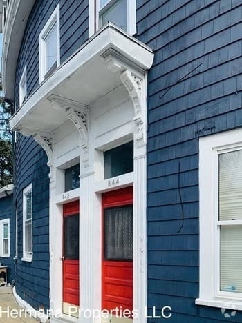 Building Photo - 842 Canterbury St