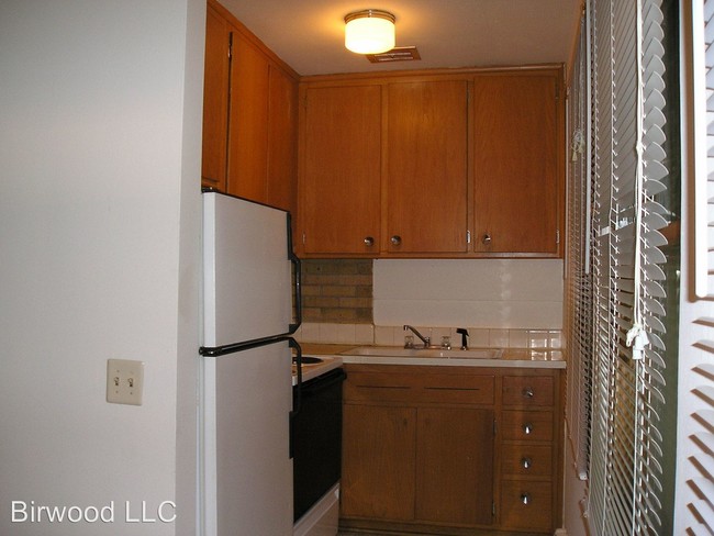Building Photo - 657 S Segoe Rd
