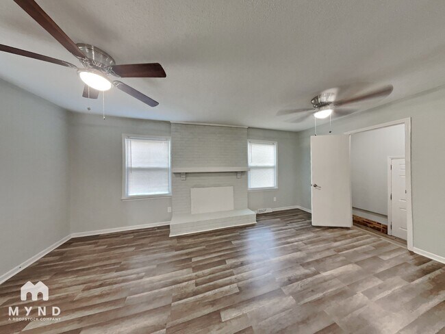 Foto del edificio - 547 Whitethorn Dr