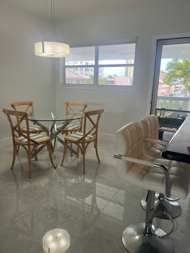 Foto del edificio - 3135 S Ocean Dr