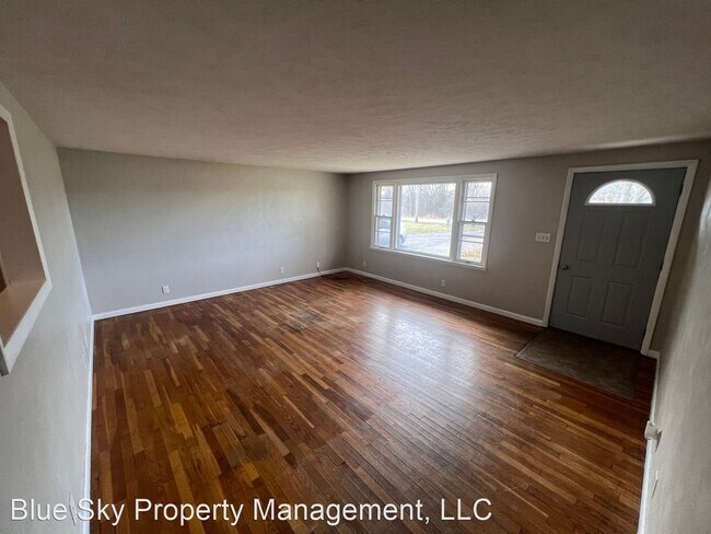 Foto del edificio - 3 br, 1 bath House - 120 S CR 400 E