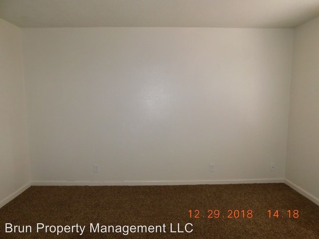 Building Photo - 524 E Red Bud Rd
