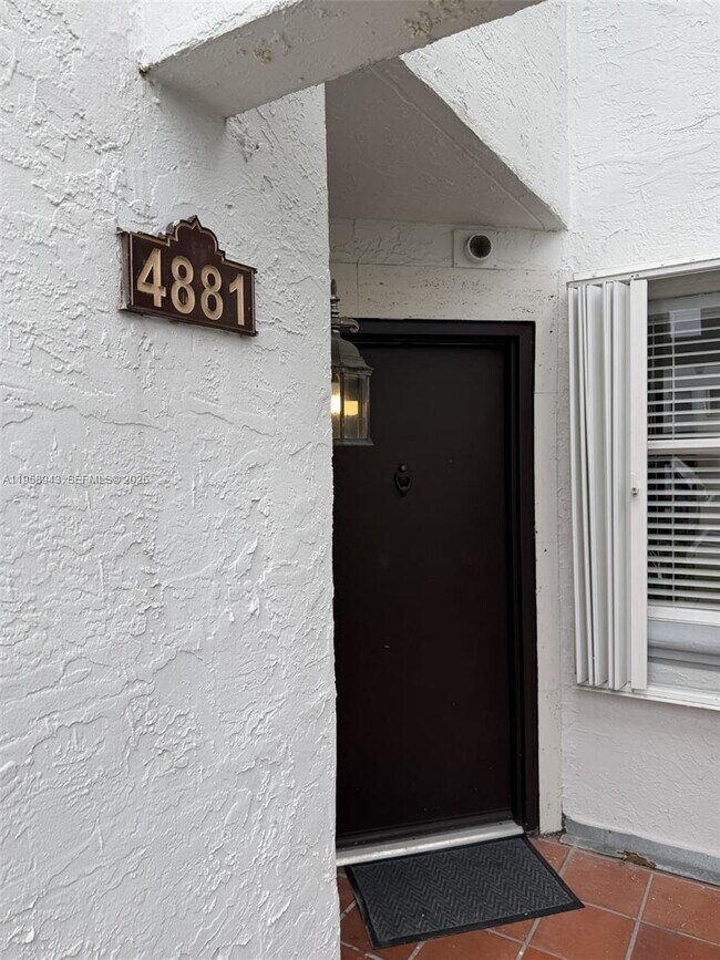 Foto del edificio - 4881 NW 97th Pl