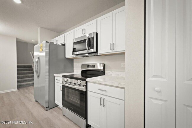 Foto del edificio - 844 Hartshill Pl