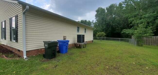 Building Photo - 1401 Carnsmore Dr