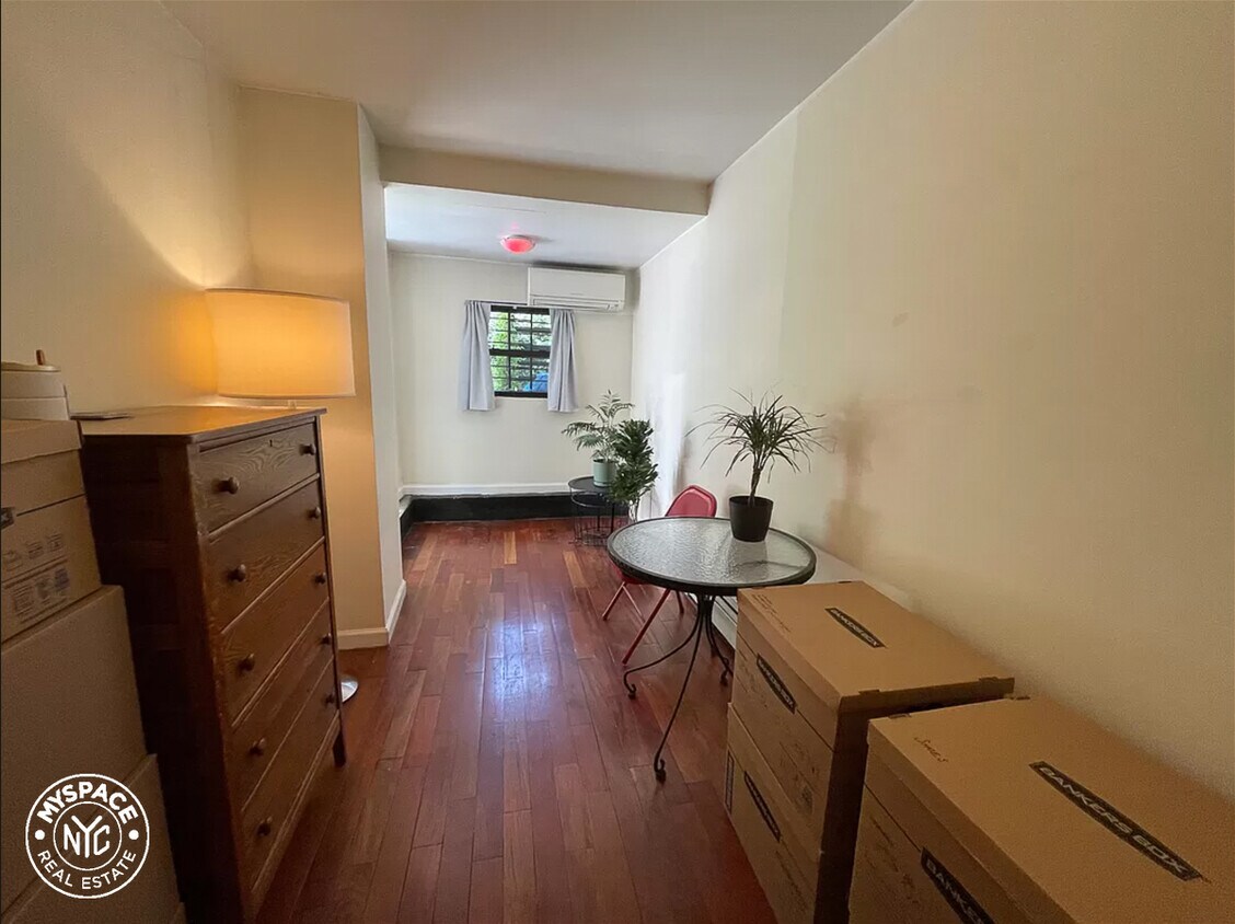 Foto del edificio - 496 Hart St