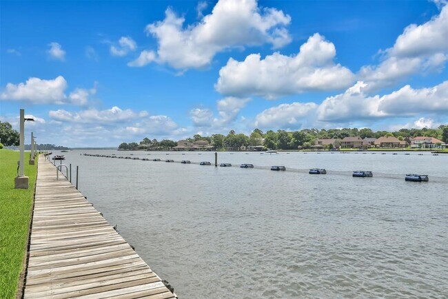 Building Photo - 182 April Point Dr N