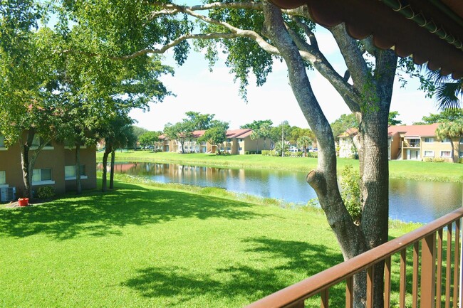 Foto del edificio - 1167 N Benoist Farms Rd