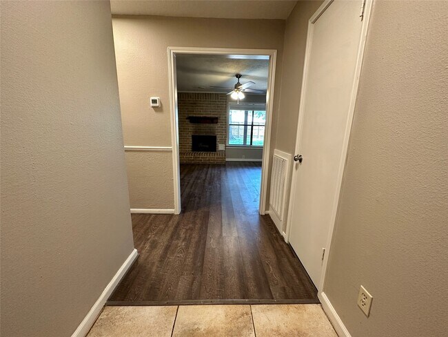 Building Photo - 2111 Rycroft Dr