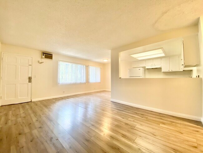 Foto del edificio - 815 Centinela Ave