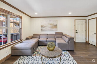 Building Photo - 906 Chapel Creek Dr