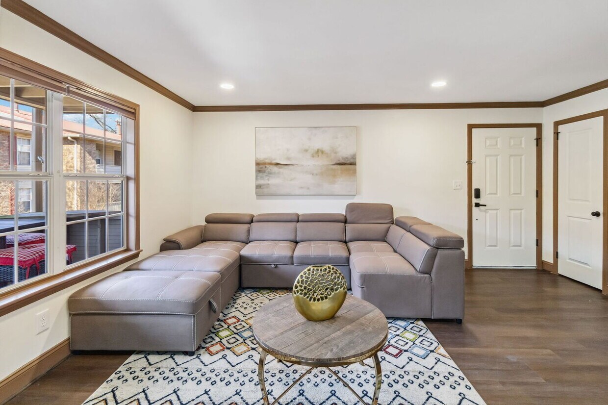 Foto principal - 906 Chapel Creek Dr