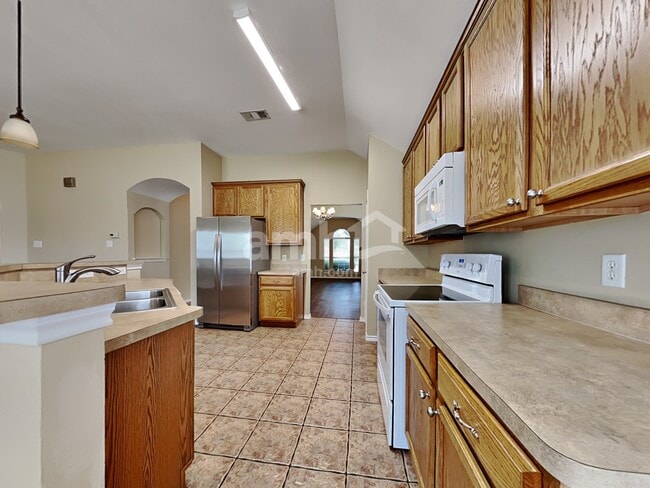 Building Photo - 5700 Creekway Dr